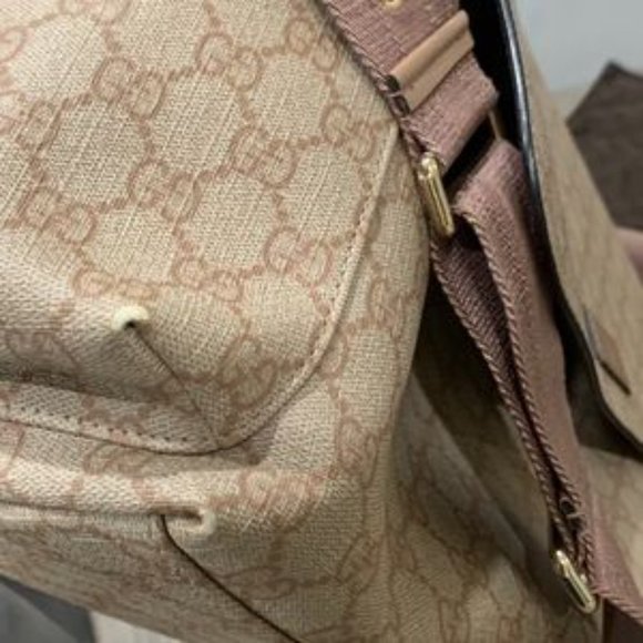Gucci GG Supreme Printed Changing/Diaper Bag - Picture 5 of 5